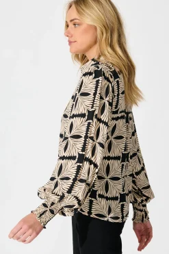 Outlet Esra Shirt in Cream with Black Tile Print Tops