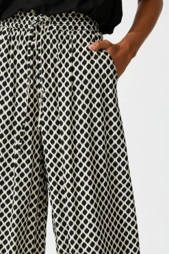 Outlet Goldie Wide Leg Pant in Black and Cream Geometric Print Bottoms|Pants