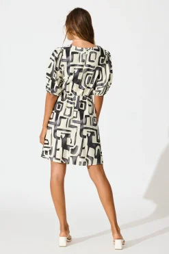 Clearance Manhattan Nights Dress in Black and White Geometric Print Dresses|Party