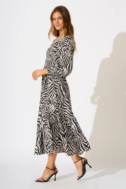 Clearance Neveena Maxi Dress In Black with Cream Print Dresses|Casual