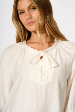 Outlet Taleena Top in White Linen Blend Tops|Casual